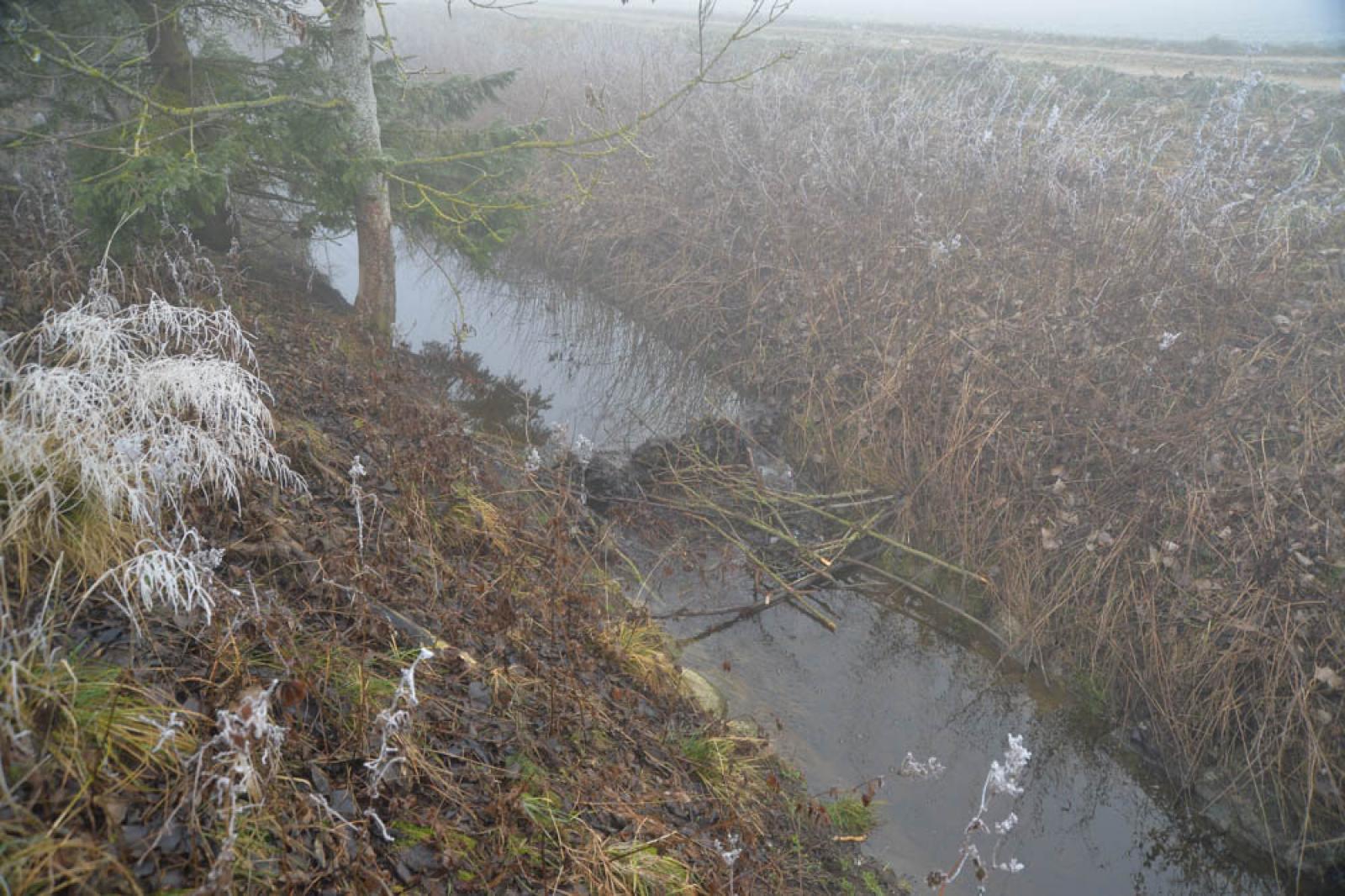 Barrage secondaire dans un canal d'évacuation des eaux