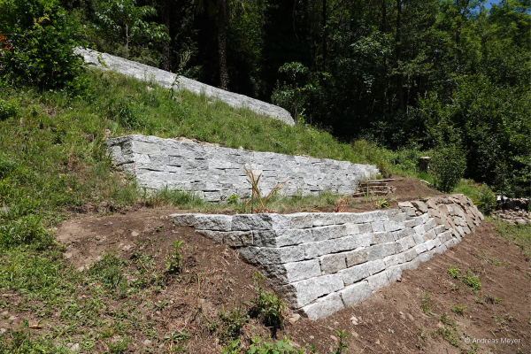 Vue d'ensemble de la réalisation du projet : 3 murs en pierres sèches